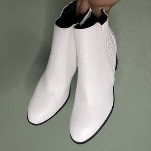 Forever21 white ankle boots size 9